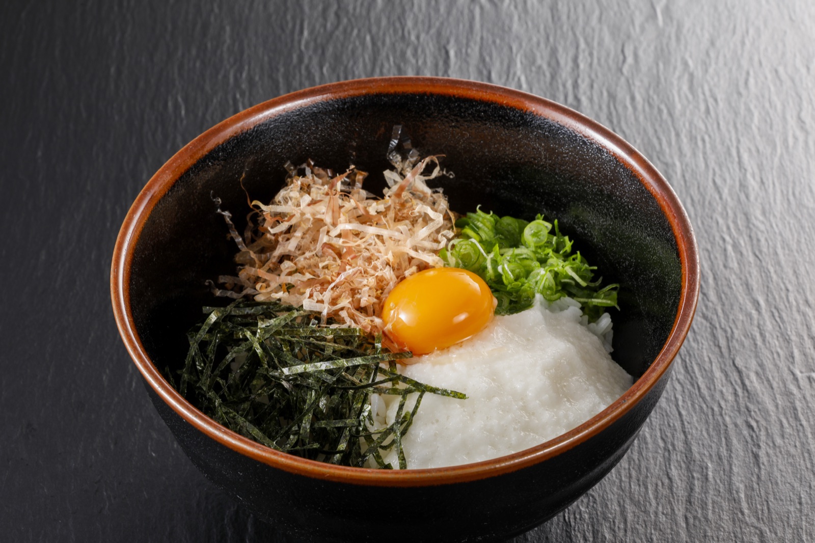 但馬米とろろ飯（卵黄のせ）